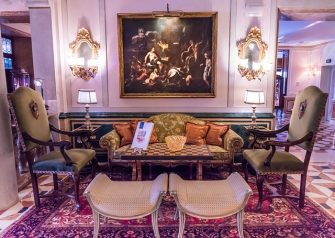 6 Benefits Of Hiring A Moving Company For Moving Arts and Antiques