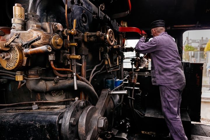 Locomotive engineer jobs in ca